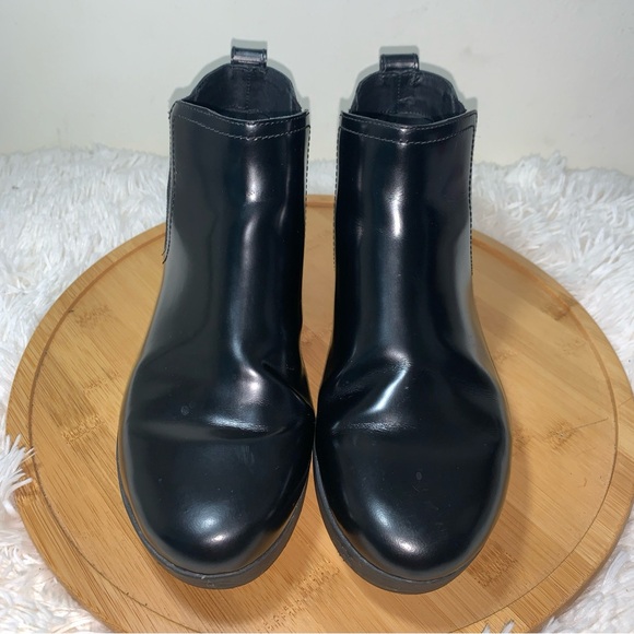 FitFlop Women's Size 8.5 Black Super Chelsea Leather Elastic Ankle Boots C45-090 - Picture 2 of 7